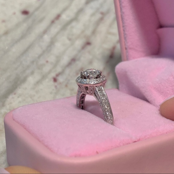 SOLD Diamond engagement ring - Picture 3 of 13